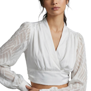 blusa blanca corta (cropped) con escote en V cruzado (wrap), mangas largas abullonadas y textura geométrica talla S crop aldamariyo nuestra moda