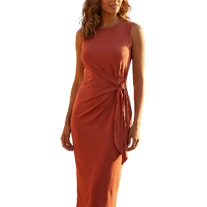 Vestido midi sin mangas ruched con cuello redondo en color terracota