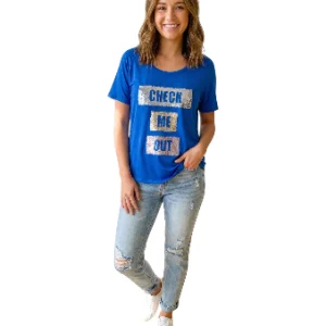 Camiseta azul con estampado